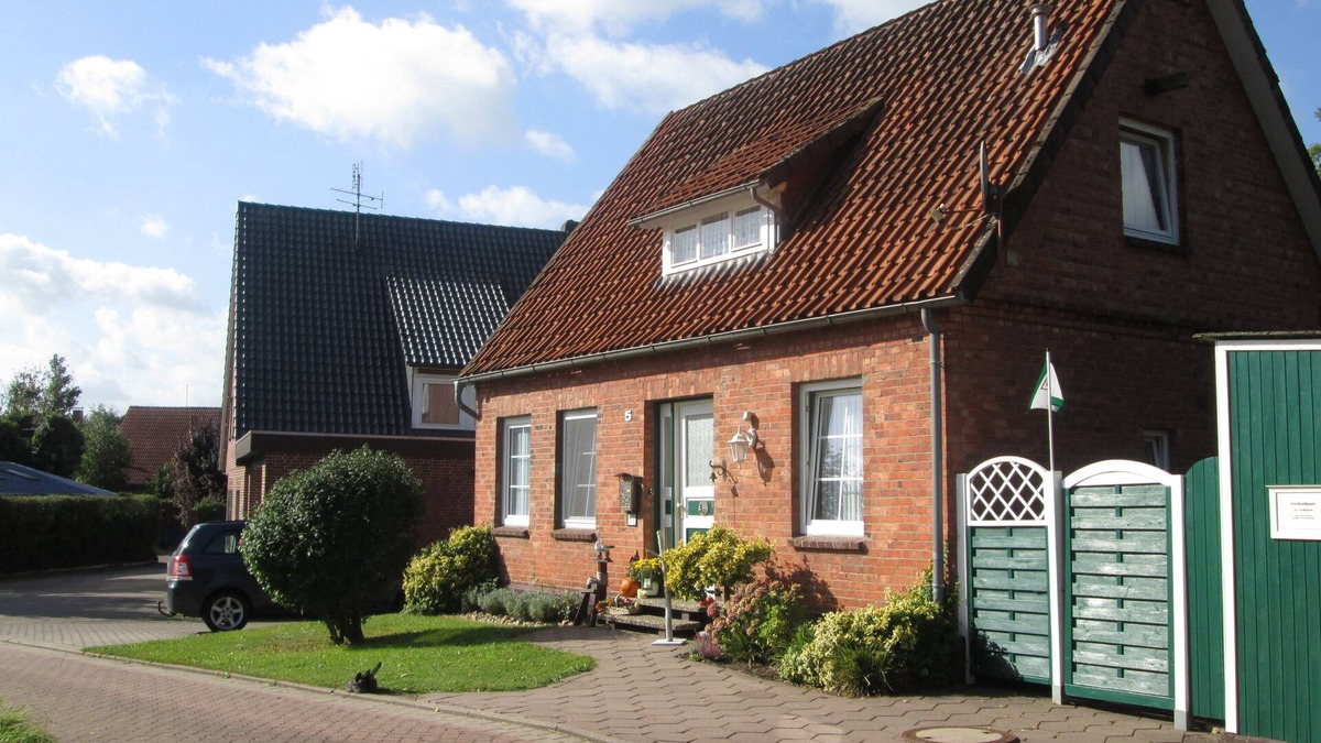 Drochtersen House | Cozy holiday home near the Elbe island of Krautsand for up to five people.