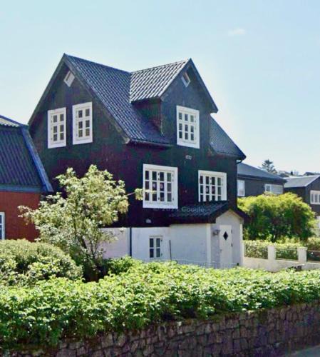 Sandavagur House | Cozy Holiday Home
