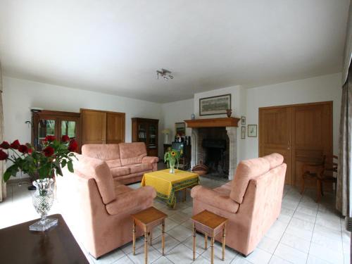 Nassogne House | Cozy Holiday Home in Lesterny near Lake, cleaning included