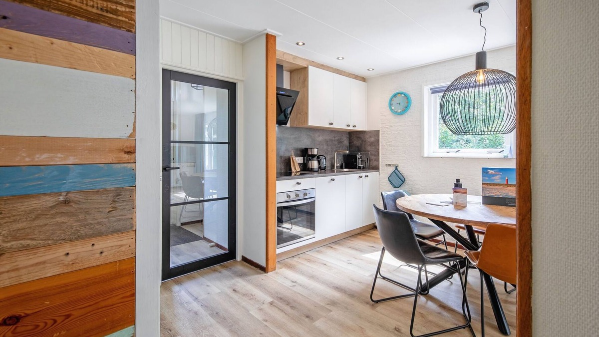 Den Burg House | Cozy holiday home in Den Burg with hot tub