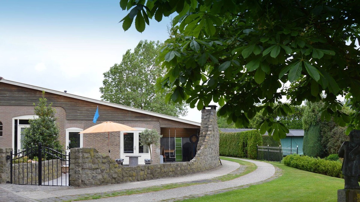 Olst House | Cozy Holiday Home in Olst-Wijhe with Sauna and swimming pool