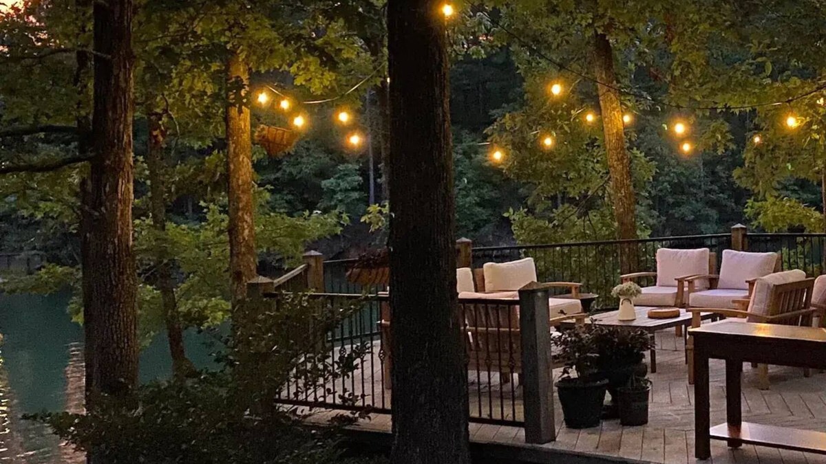 Dadeville Cottage | Cozy holiday home on private deep water cove