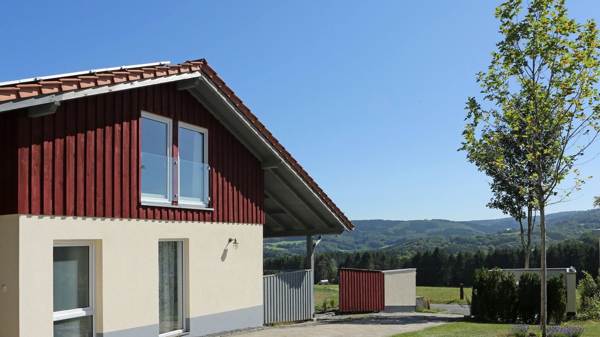 Overath House | Cozy holiday home with a magnificent view