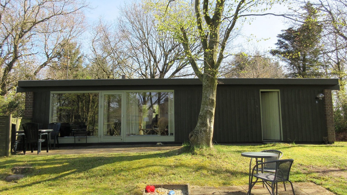Ejerslev Cottage | Cozy holiday house located close to Ejerslev Harbour. Egen row boat.