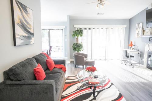 East Forest Villa | Cozy home, 10 minutes away from downtown
