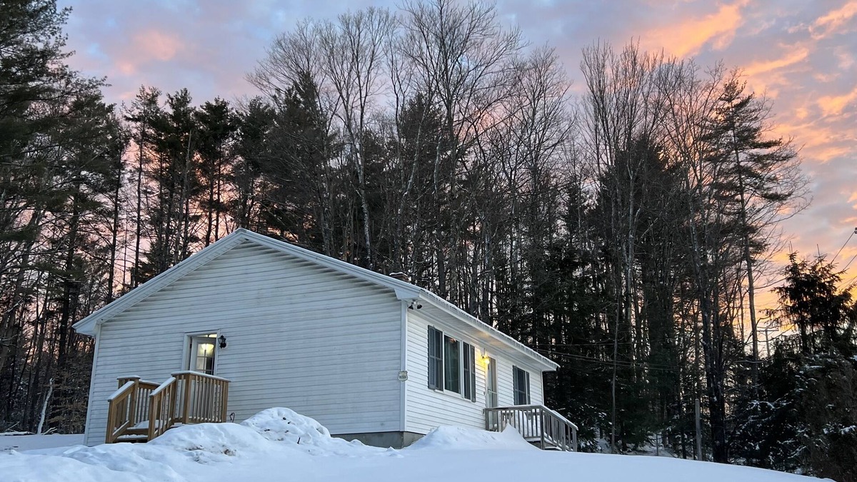 Mendon House | Cozy home 13 minutes from Killington- child & dog friendly