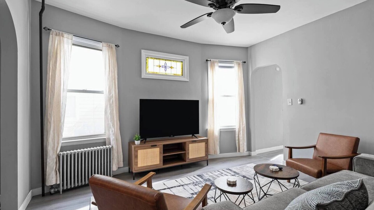 Wallington Apartment | Cozy Home, 19 min to NYC, 3 Car Driveway, Cozy Home, 19 min to NYC, 3 Car Driveway