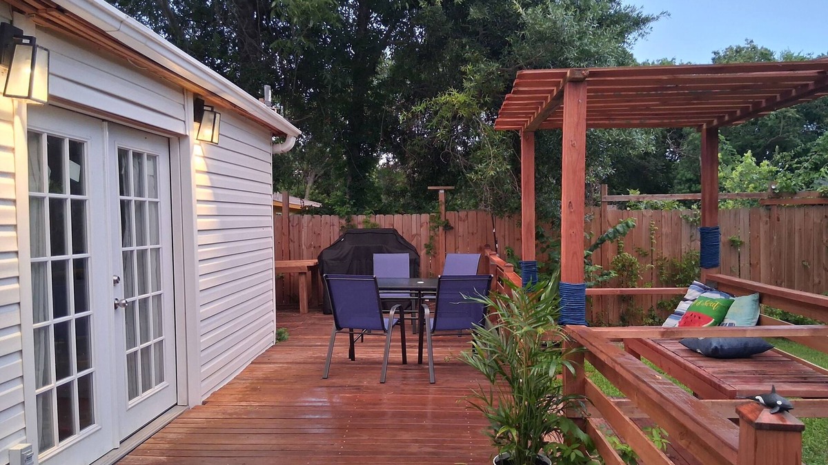 Bay Front To La Porte House | Cozy Home 2-bedroom in La Porte. n2 minutes to Sylvan Beach Park