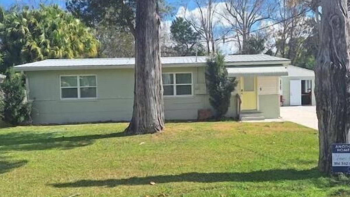 Port Orange House | cozy home 2mls from beach access 10 mls to racetrack TRAILER parking available!