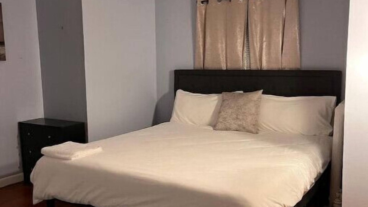 Orange House | Cozy Home 40 mins from NYC Newark Airport 25minn