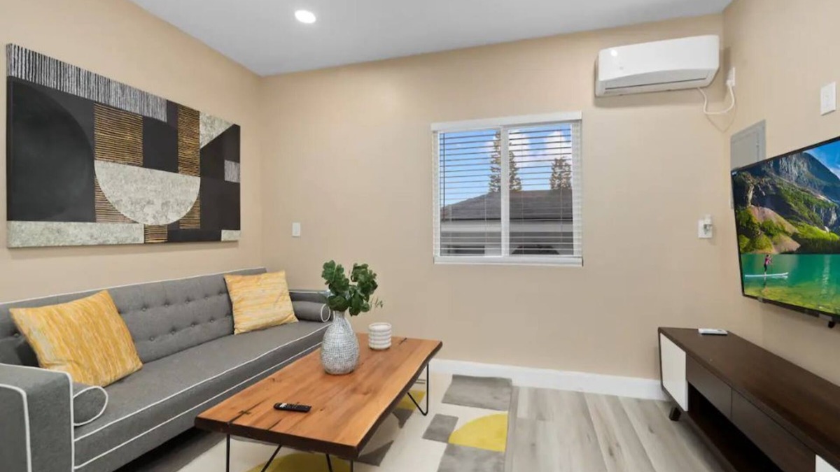 Altadena House | Cozy Home|6 Min to Beach|30 Days Minimum