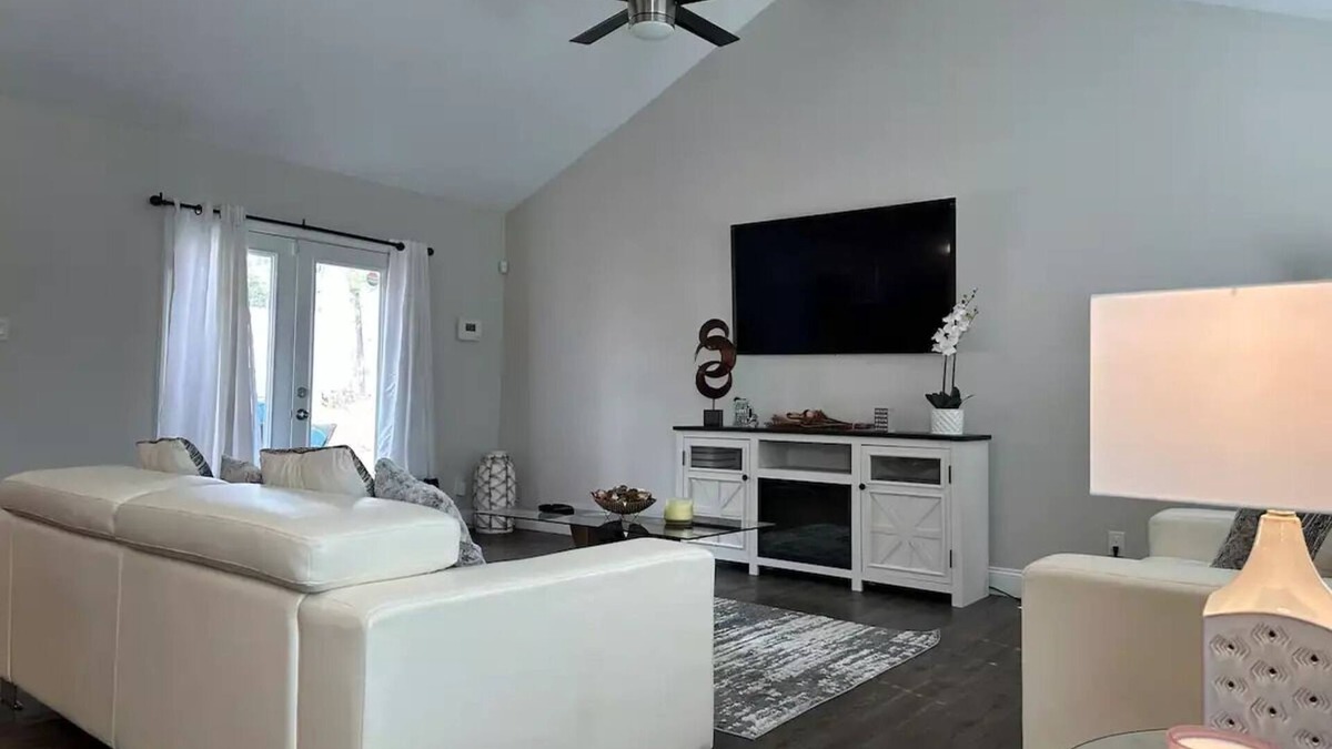 Duluth House | Cozy Home -6 TVs/5Beds Rooms/3Full Baths/13 Sleeps