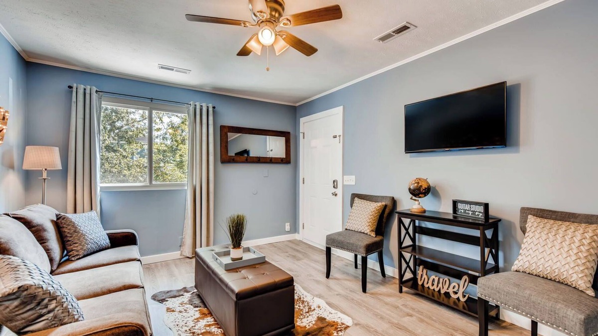 Nashville Apartment | Cozy Home away from Home with FREE Parking. Only 4 miles from Broadway/Downtown!