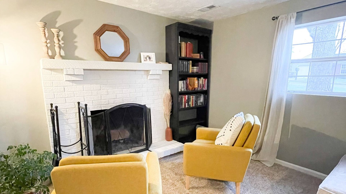 Elsmere House | Cozy Home Away From Home! Hot Tub, WIFI