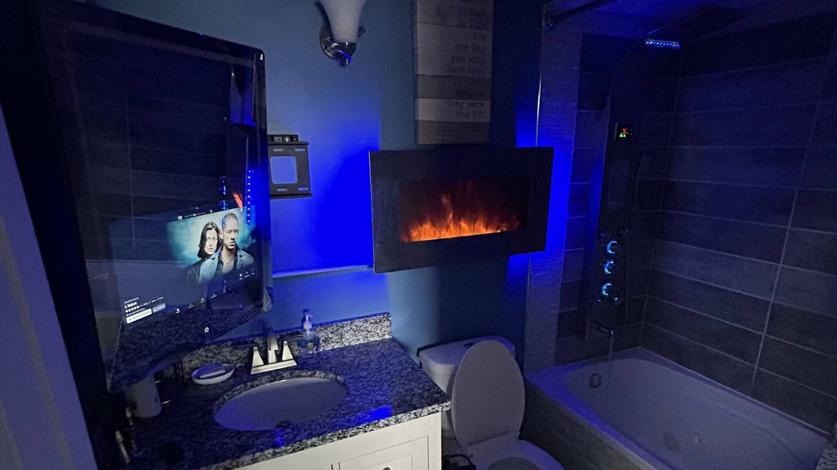Lansing Condo | Cozy Home Away From Home