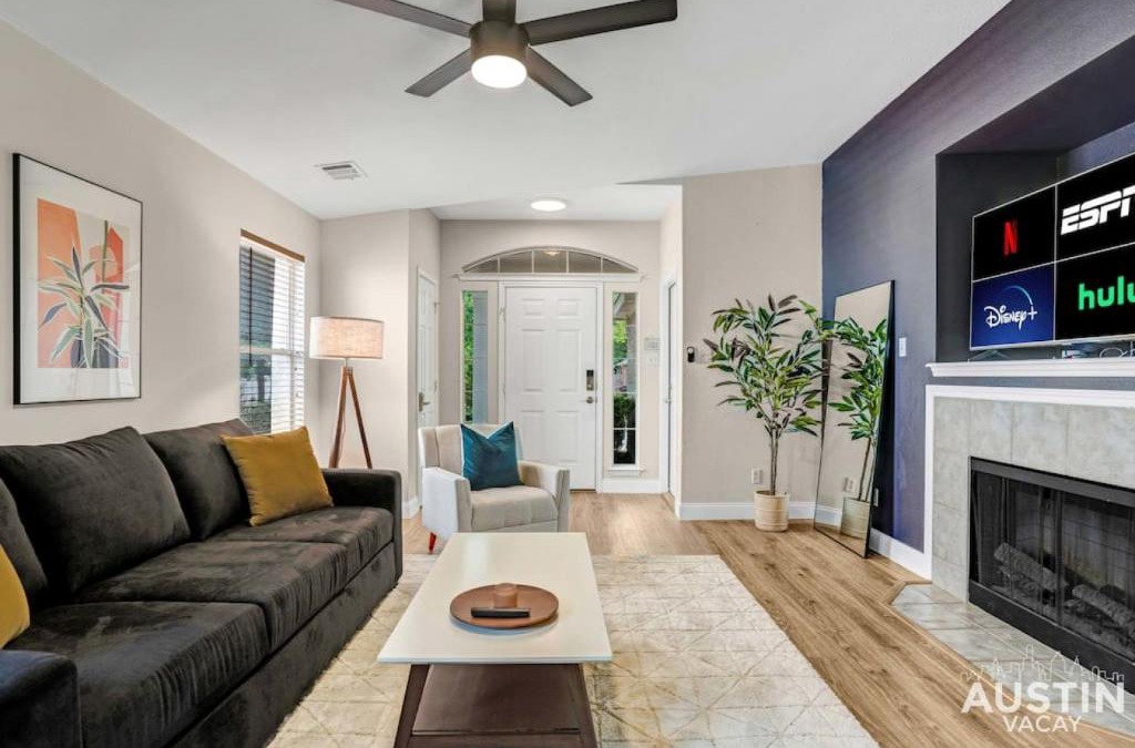 Olympic Heights House | Cozy Home away from Home, Quiet Office, King Bed