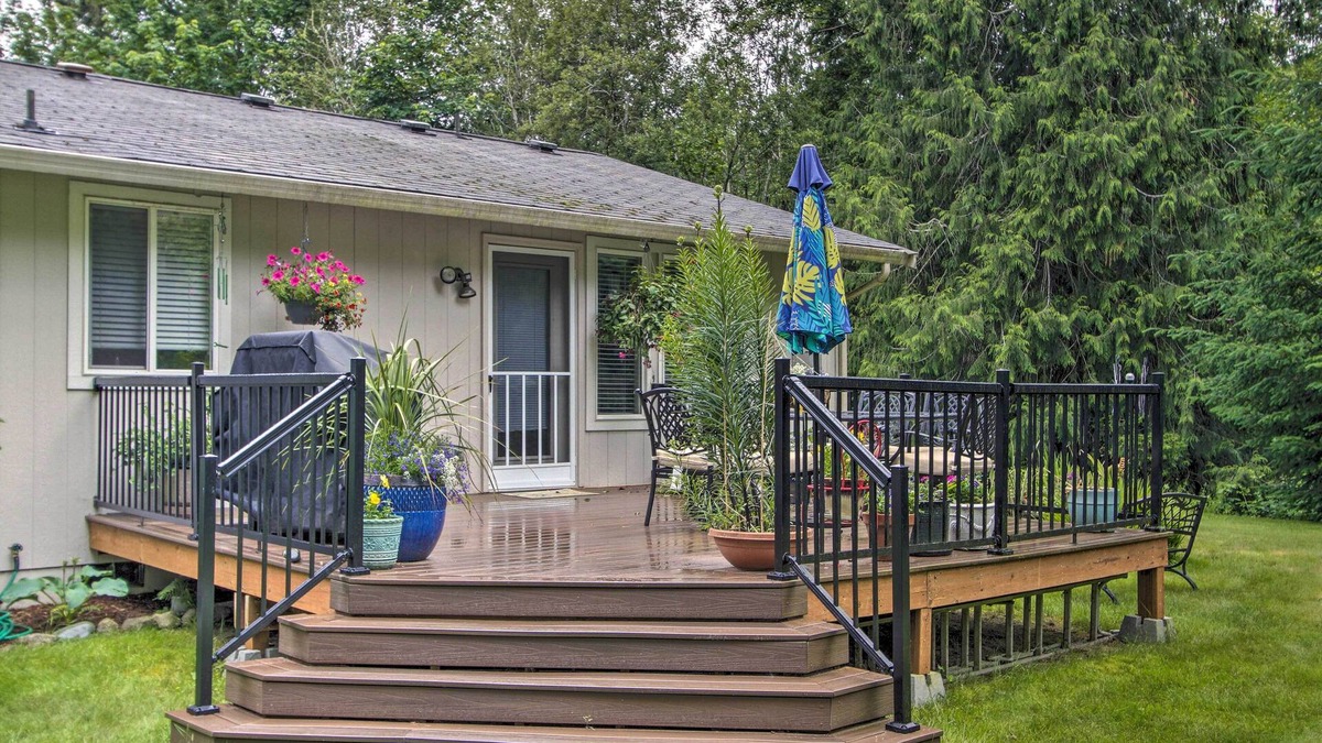 Burley House | Cozy Home By Henderson Bay - 8 Miles to Gig Harbor