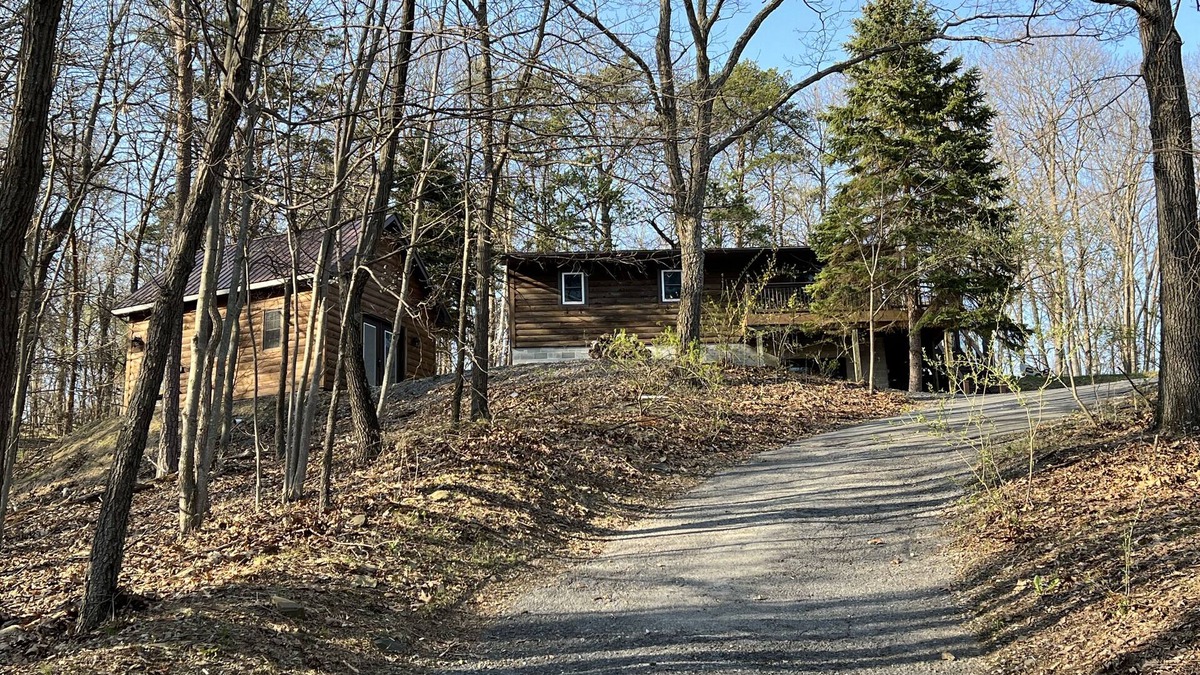 Huntingdon House | Cozy Home & Cabin near Seven Points at Raystown Lake, Holiday Hills