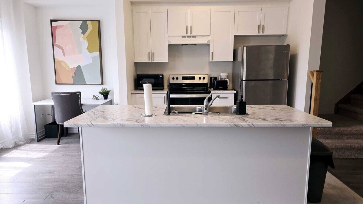 Shelburne House | Cozy Home Close to Blue Mountain and Collingwood