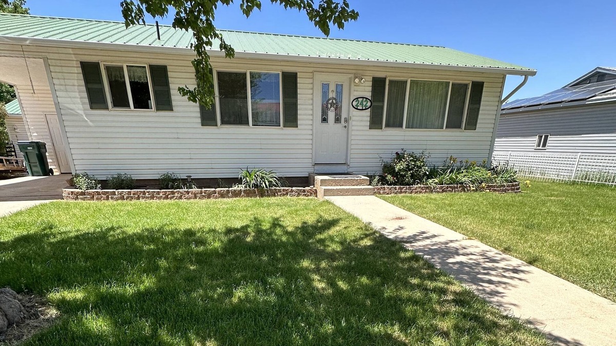 Parowan House | Cozy home close to I-15, Quiet neighborhood. Central location to visit parks