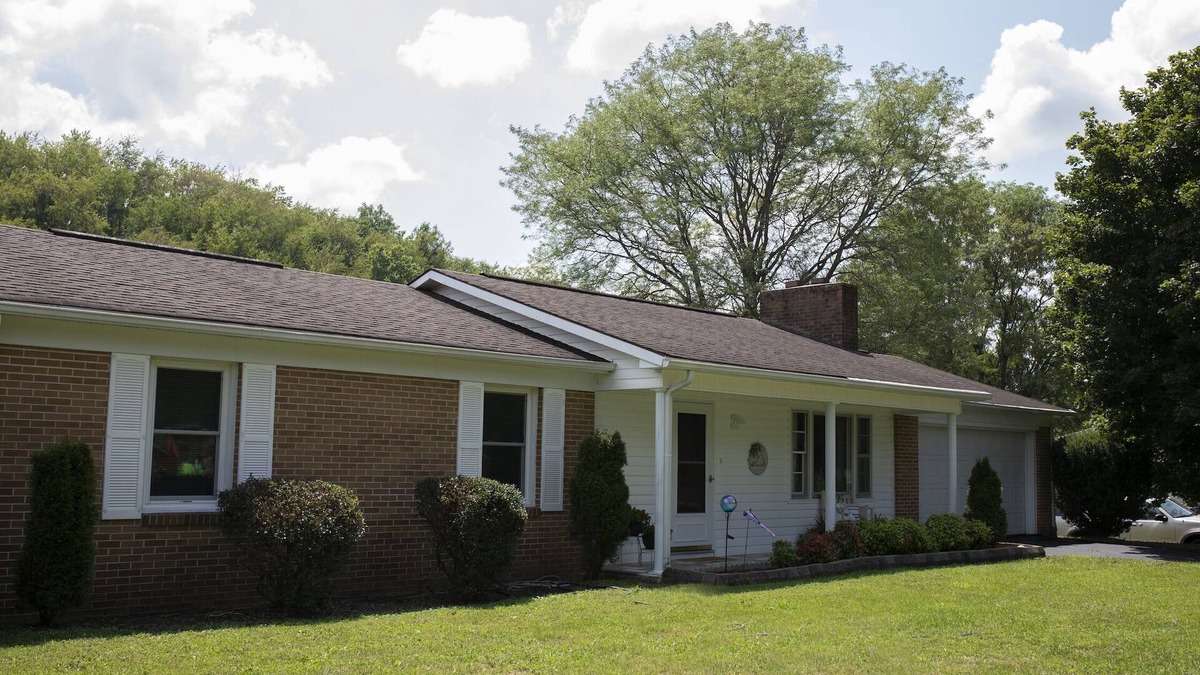 North Tazewell House | Cozy home for the weary traveler includes garage in the middle of Southwest VA.