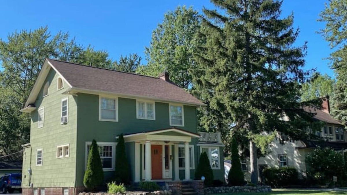 Cleveland Heights House | Cozy Home for Travelers & Patients, Pets Welcome