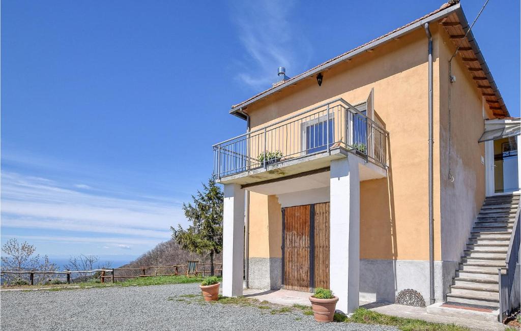 Castiglione Chiavarese House | Cozy Home In Castiglione Chiavarese