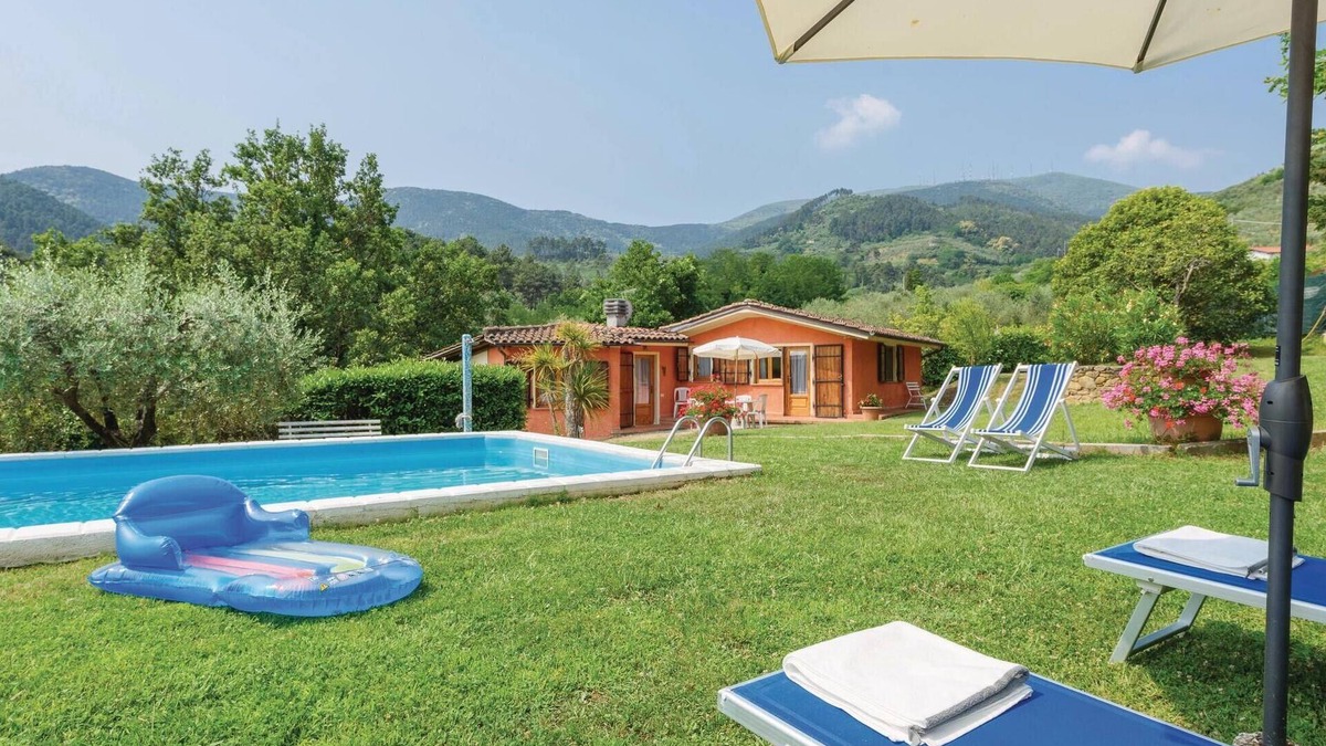 Cascine-La Croce House | Cozy home in Colle di Compito LU