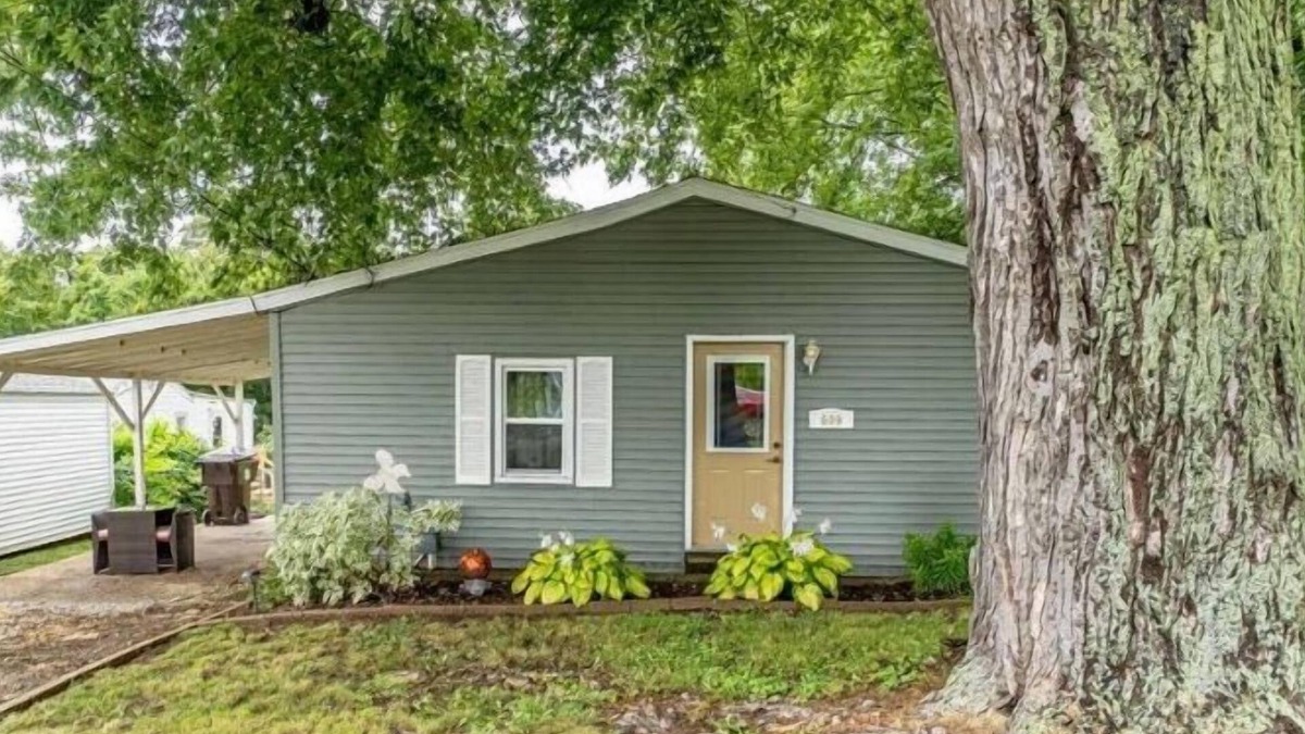 Bellevue House | Cozy Home in a Quiet Neighborhood.