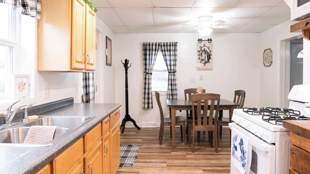 Wayne County Other | Cozy home, in Amish country!n3 miles from Lehmans Hardware
