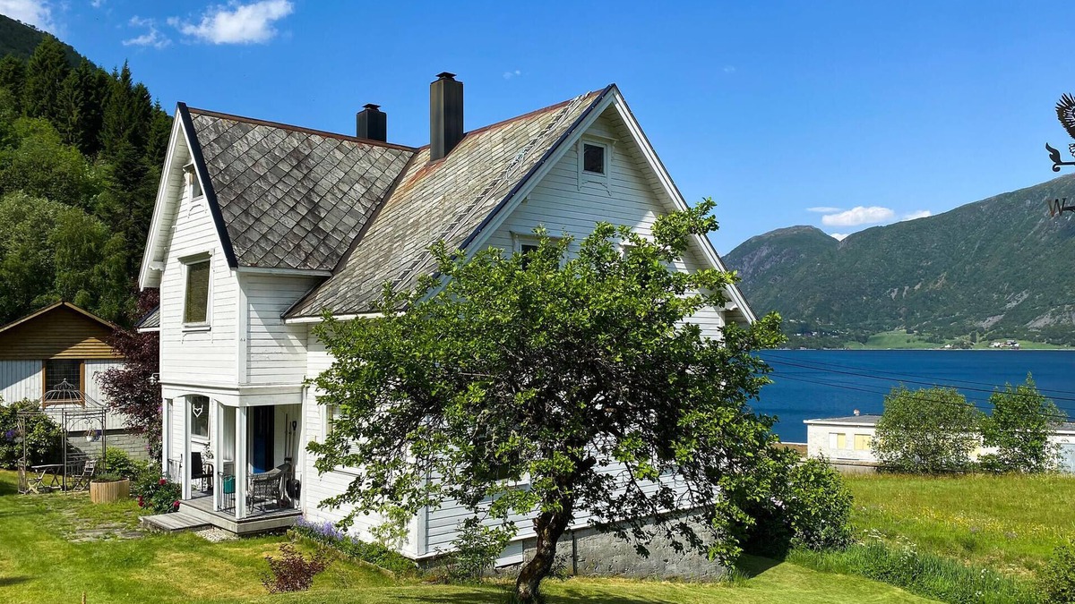 Volda House | Cozy home in Austefjorden with WiFi