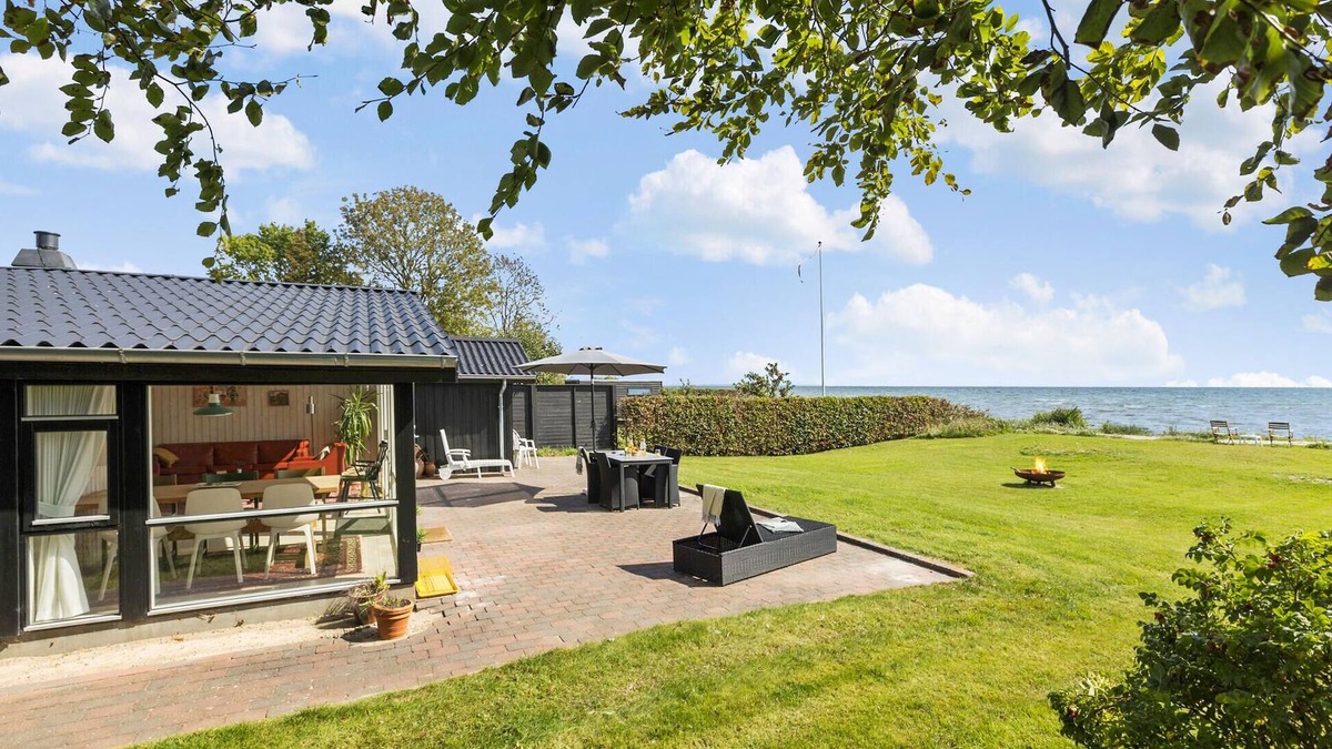 Bjert House | Cozy home in Bjert with house sea view