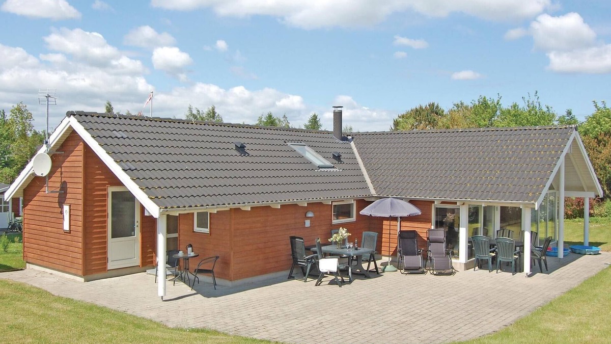 Bog By House | Cozy home in Bogø By with WiFi