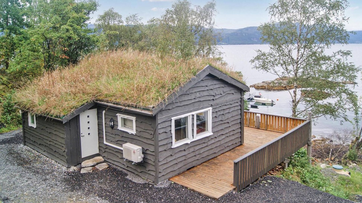 Brekke House | Cozy home in Brekke with WiFi