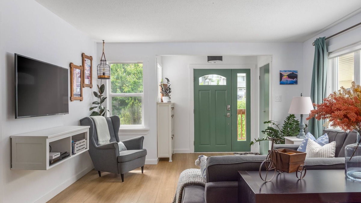 Squamish House | Cozy Home in Central Squamish close to Amenities