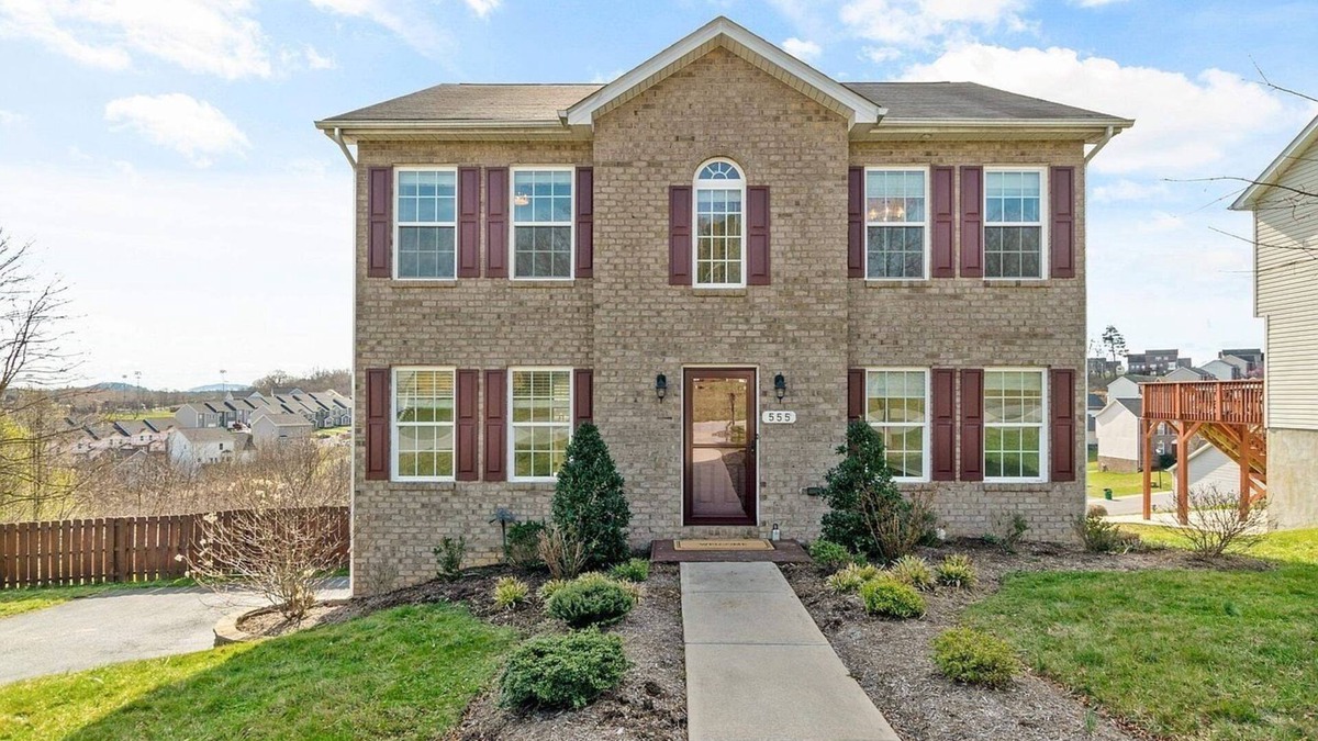 Christiansburg House | Cozy home in Christiansburg with great view! 16 minutes to Virginia Tech.