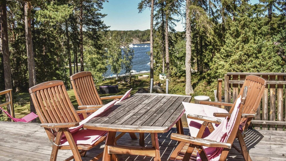 Djurhamn House | Cozy home in Djurhamn with WiFi