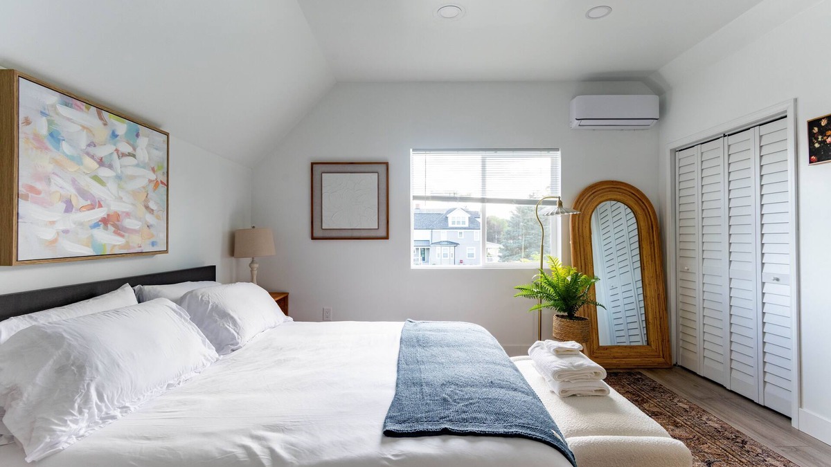 Dearborn House | Cozy home in downtown Dearborn