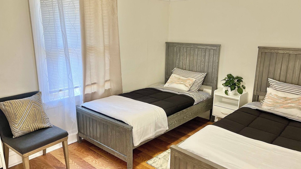 East Hollywood House | Cozy Home in East Hollywood- 2BD 2BA