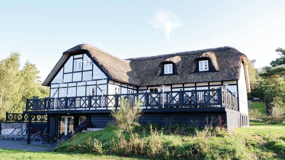 Vibæk Strand House | Cozy home in Ebeltoft with kitchen