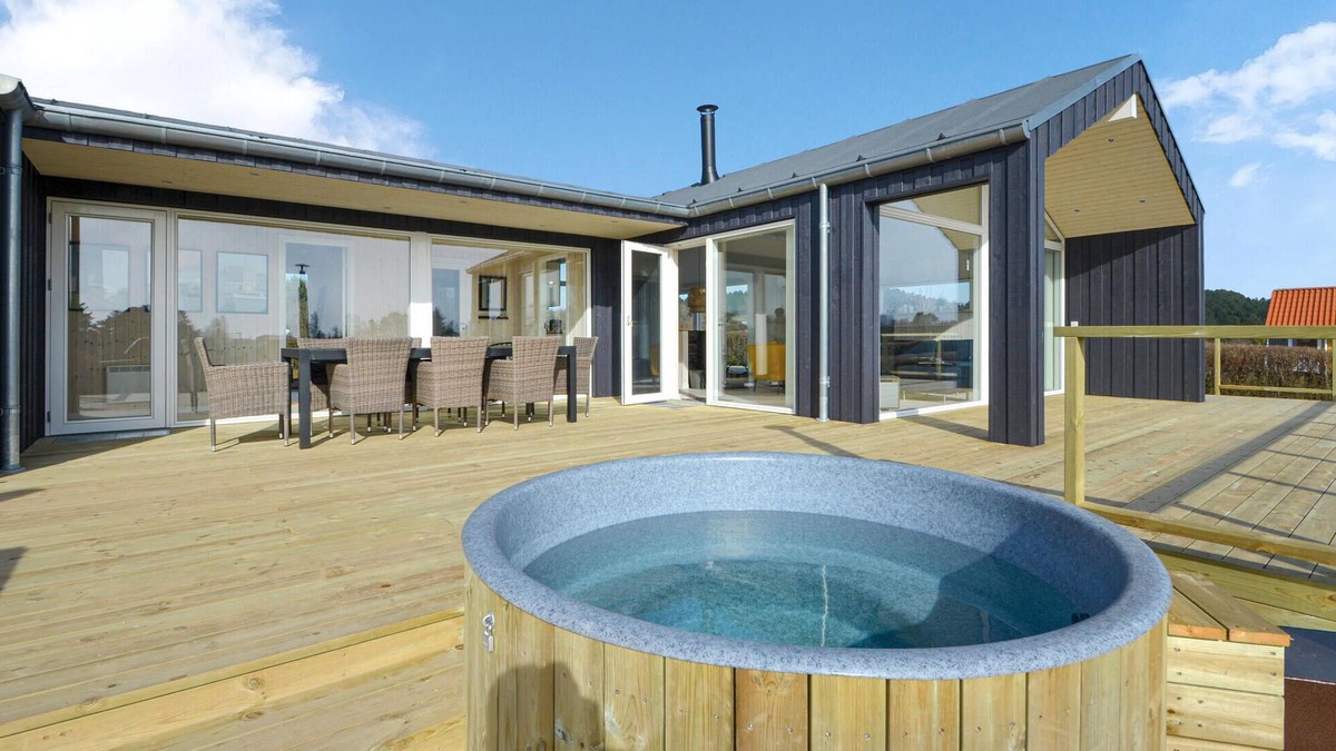 Lyngsbæk Strand House | Cozy home in Ebeltoft with WiFi