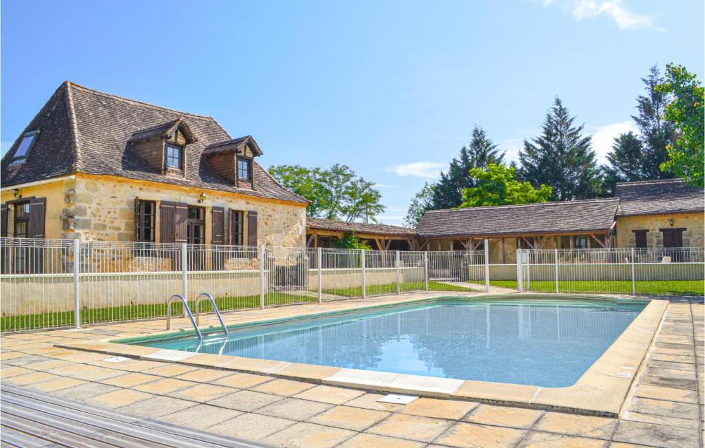 Eglise-Neuve-d'Issac House | Cozy Home In Eglise Neuve Dissac