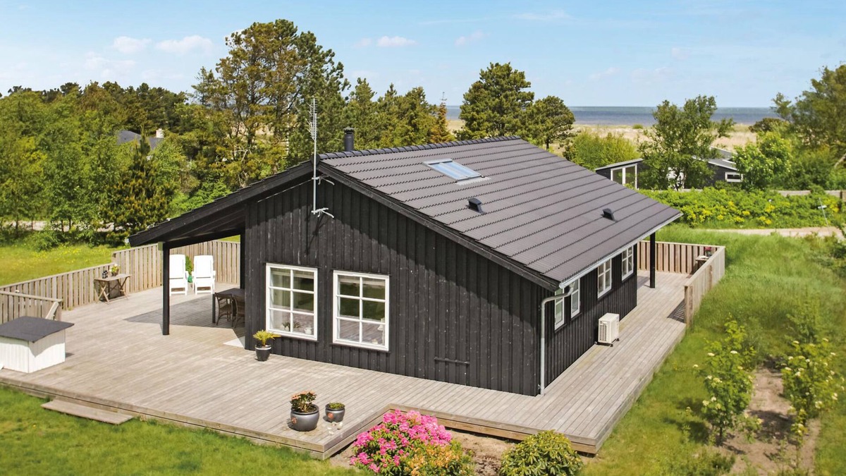 Nordstrand House | Cozy home in Frederikshavn with kitchen