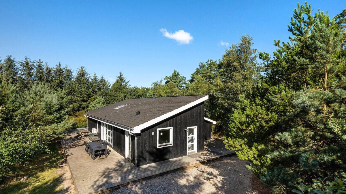 Øster Melholt House | Cozy home in Hals with sauna