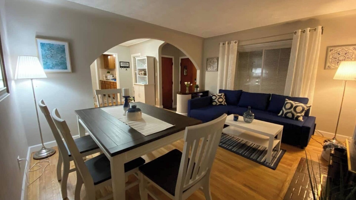 Harper Woods House | Cozy Home in Harper Woods 15’from Downtown Detroit