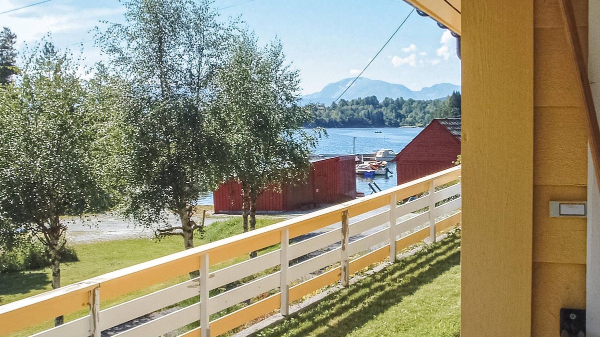 Hatlestrand House | Cozy home in Hatlestrand with sauna