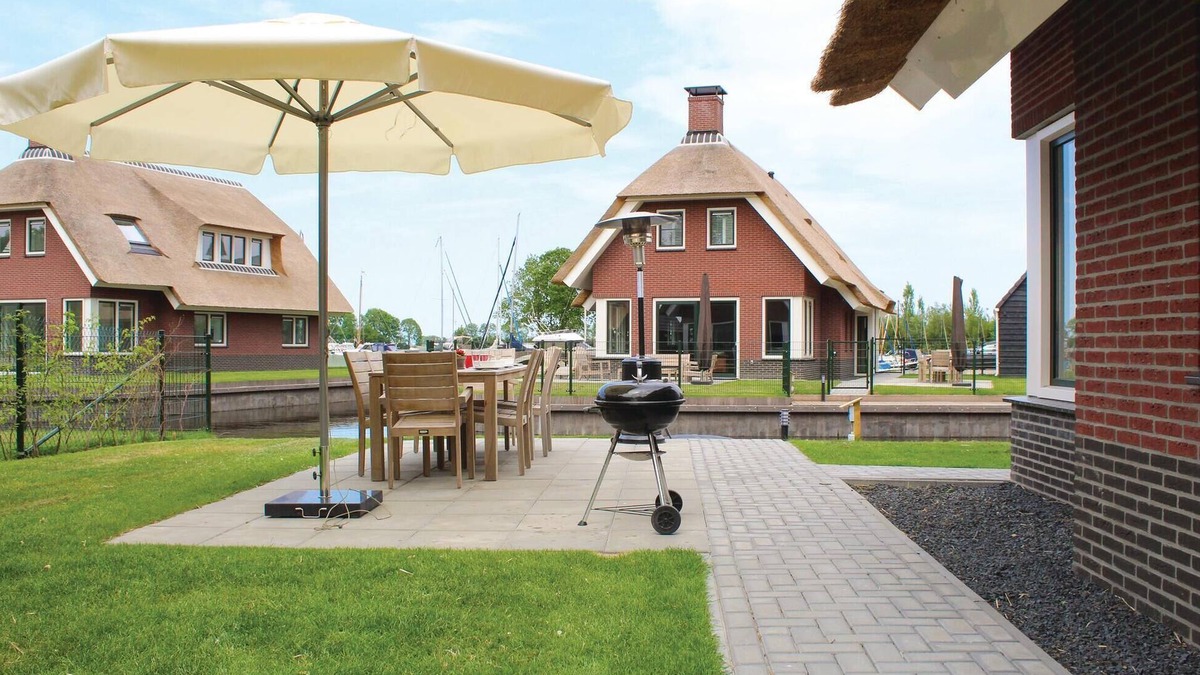 Idskenhuizen House | Cozy home in Idskenhuizen with sauna