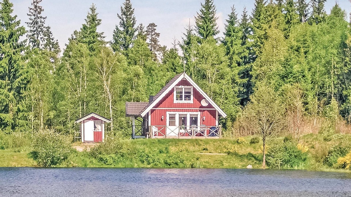 Langaryd House | Cozy home in Långaryd with lake view