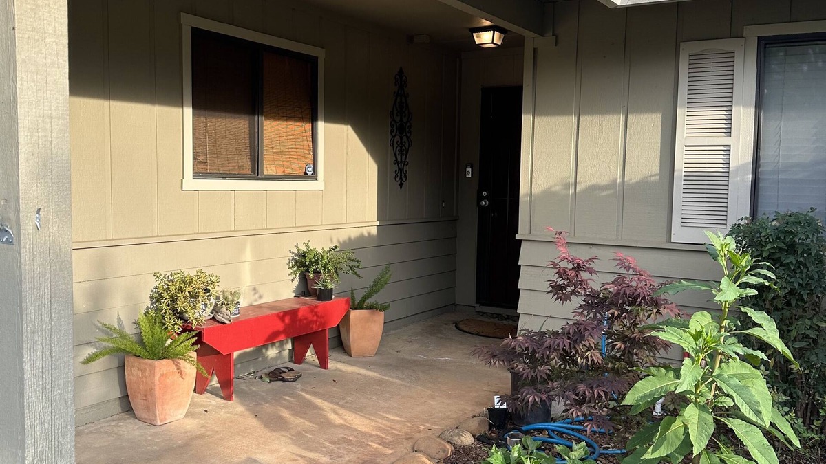Redding House | Cozy home in nice neighborhood next to largest park in Redding ! Pet friendly.