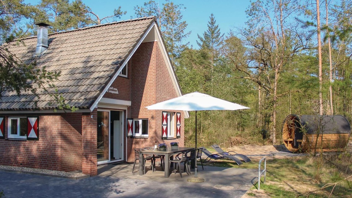 Ommen House | Cozy home in Ommen with sauna